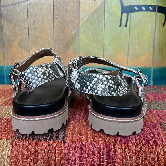 Universal Thread snake print sandals NWOT - Picture 5 of 8